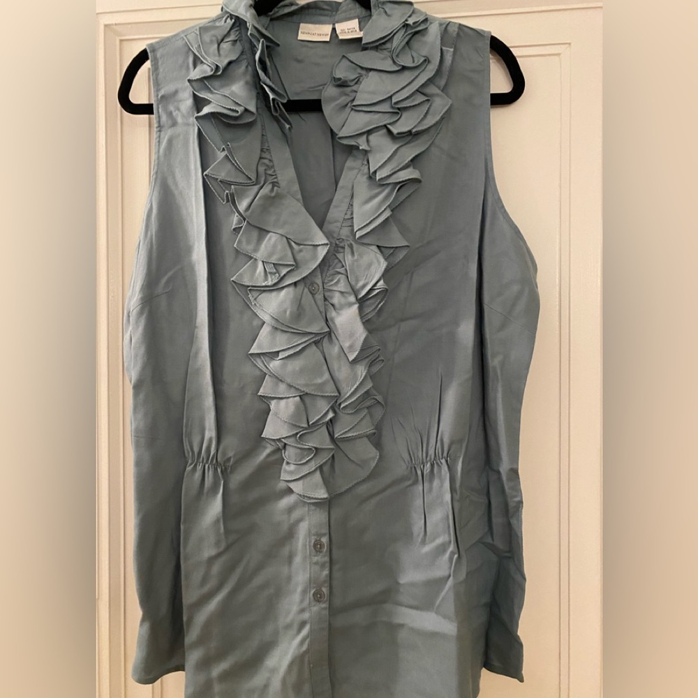 Euc Newport News brand sleeveless blue/grey button up top